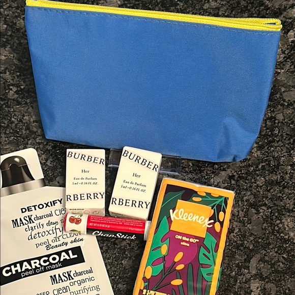 Burberry Her Beauty Bundle Burberry Her x2 5ml travel & Ipsy Bag & Charcoal Peel - Picture 11 of 12